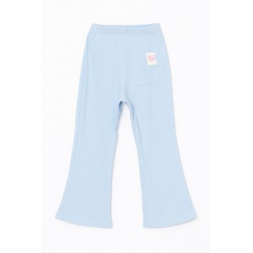 Pantaloni de trening cu text aplicat si croiala evazata