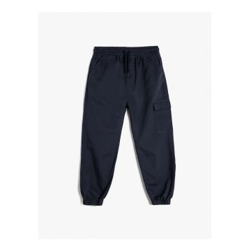 Pantaloni relaxed fit cu buzunar lateral cu clapa