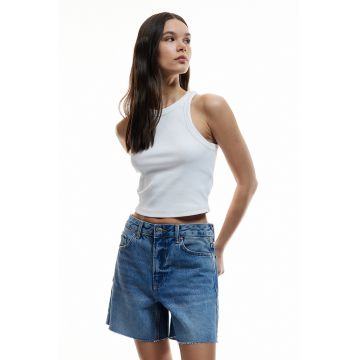 Pantaloni scurti din denim cu terminatii franjurate