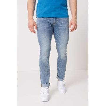 Blugi slim fit