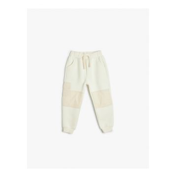 Pantaloni de trening cu croiala conica si snur de ajustare in talie