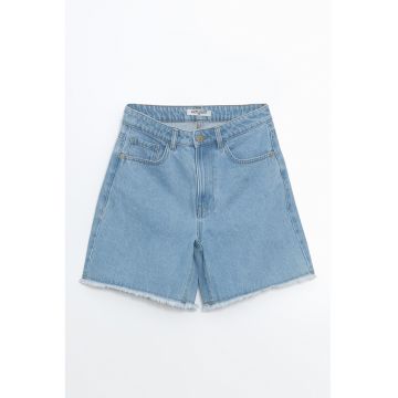 Pantaloni scurti din denim cu termiantii franjurate