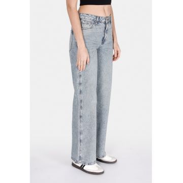 Blugi cu croiala ampla si model uni
