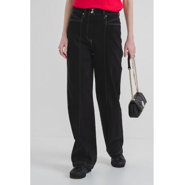 Blugi lungi cu croiala dreapta