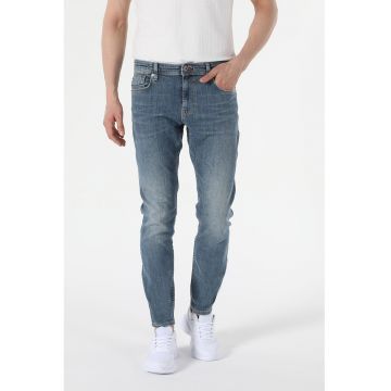 Blugi slim fit cu talie medie