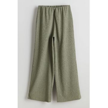 Pantaloni texturati cu croiala ampla