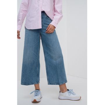 Blugi capri cu croiala ampla