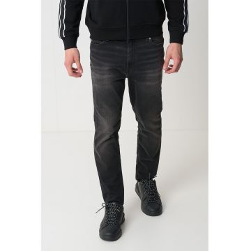 Blugi conici cu 5 buzunare