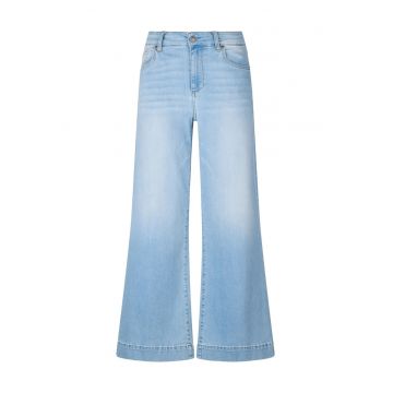 Blugi crop cu croiala evazata