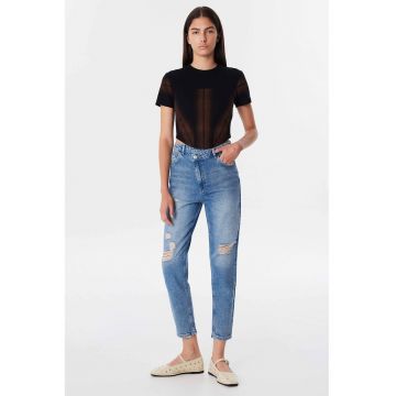 Blugi crop cu decupaje