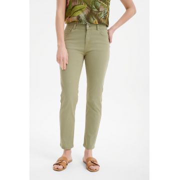 Blugi crop cu talie medie