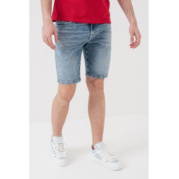 Blugi scurti elastici