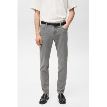 Blugi slim fit cu talie medie