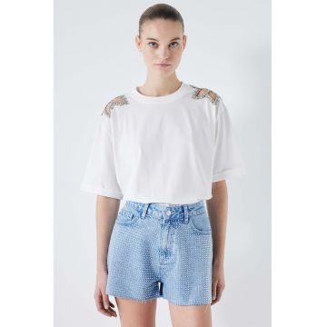 Pantaloni scurti de denim cu aplicatii de strasuri