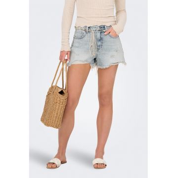 Pantaloni scurti de denim cu terminatii franjurate