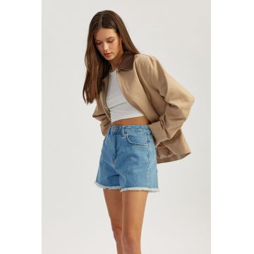Pantaloni scurti din denim cu terminatii franjurate