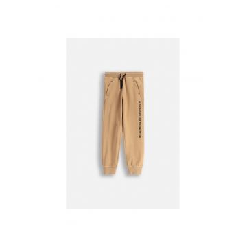 Pantaloni sport cu text imprimat