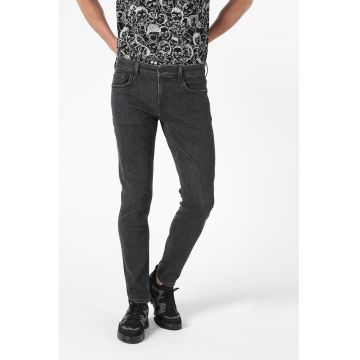 Blugi slim fit cu talie medie