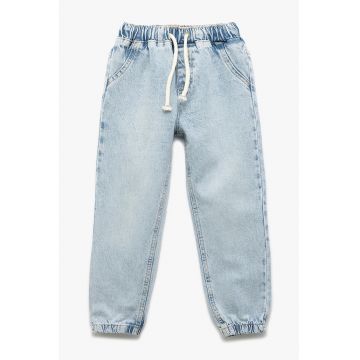 Pantaloni conici cu snur in talie