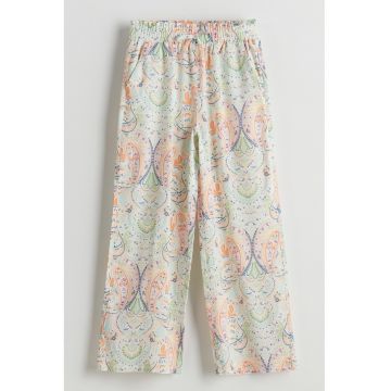 Pantaloni cu croiala ampla si imprimeu