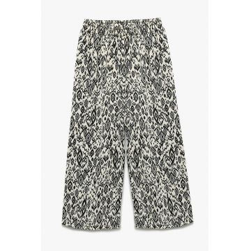 Pantaloni cu croiala ampla si imprimeu grafic