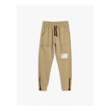 Pantaloni de trening cu snur de ajustare si slituri cu fermoar
