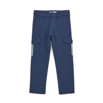Pantaloni din bumbac cu buzunare cargo