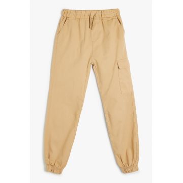Pantaloni conici cu snur de ajustare