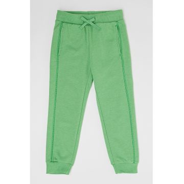 Pantaloni sport cu snur de ajustare si buzunare