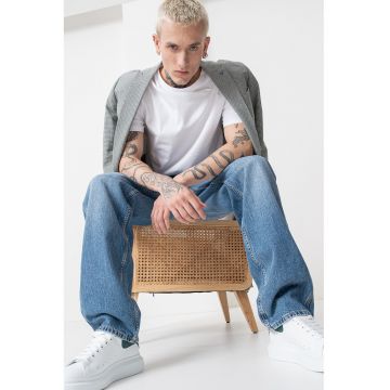 Blugi ampli cu banda decoorativa