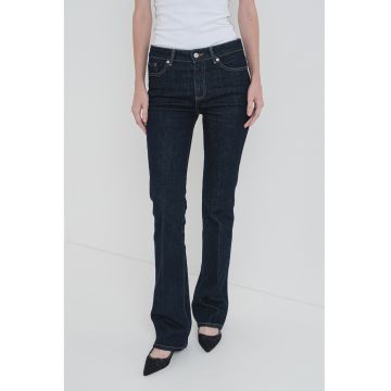 Blugi bootcut cu cusaturi contrastante
