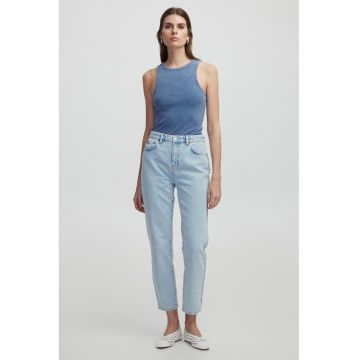 Blugi mom-fit cu talie inalta