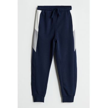 Pantaloni de trening cu buzunare laterale