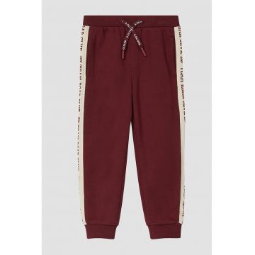 Pantaloni de trening cu segmente contrastante laterale