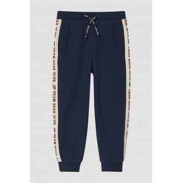 Pantaloni de trening cu segmente contrastante laterale