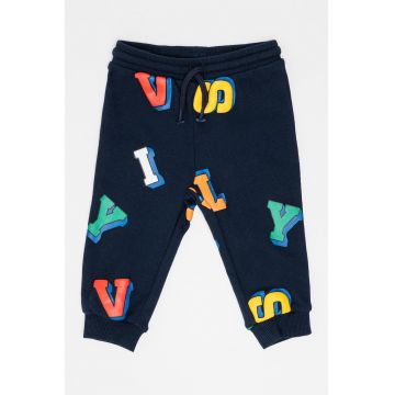 Pantaloni relaxed fit de trening cu model contrastant