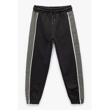 Pantaloni relaxed fit de trening cu talie ajustabila