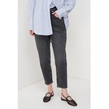 Blugi crop mom fit cu nasturi