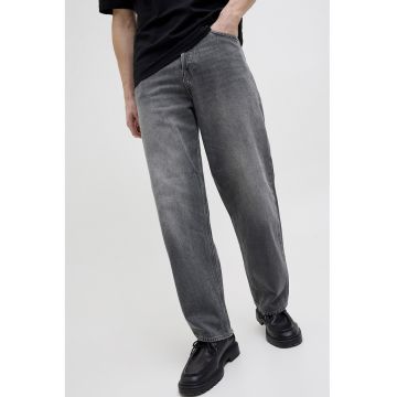 Blugi cu croiala baggy si model cu 5 buzunare