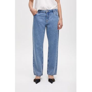 Blugi relaxed fit cu aplicatii