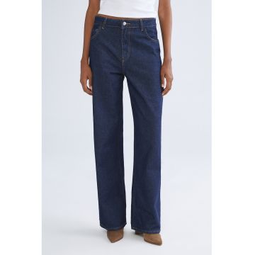 Blugi relaxed fit cu talie medie