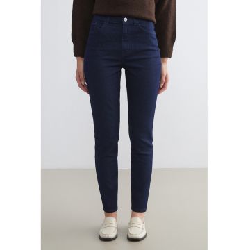Blugi slim fit cu talie medie