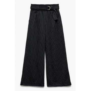 Pantaloni cu croiala ampla si model in dungi