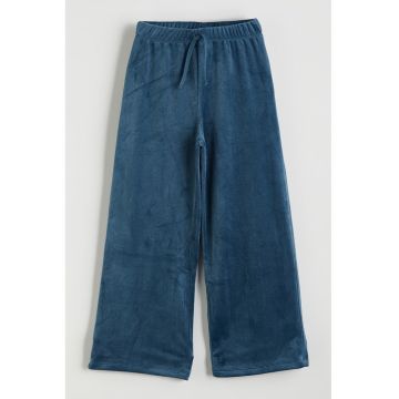 Pantaloni cu croiala ampla si talie medie