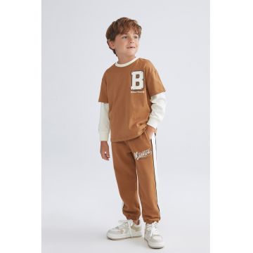 Pantaloni de trening cu imprimeu text