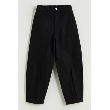 Pantaloni din bumbac cu croiala barrel si talie elastica