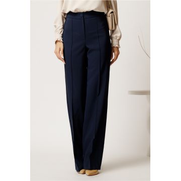 Pantaloni bleumarin din stofa evazati cu dunga