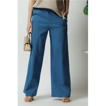 Pantaloni casual din denim albastri evazati cu elastic in talie Pantaloni casual din denim albastri evazati cu elastic in talie