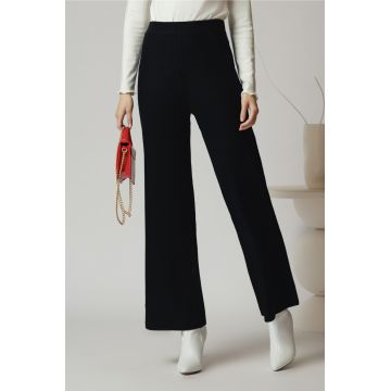 Pantaloni casual din tricot reiat negri evazati cu elastic in talie