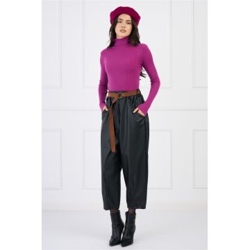 Pantaloni din piele ecologica negri cu buzunare si curea in talie